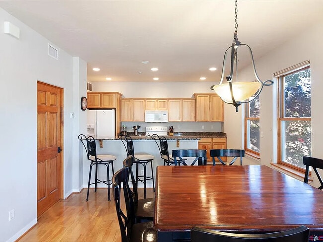 Building Photo - 2855 Main Ave