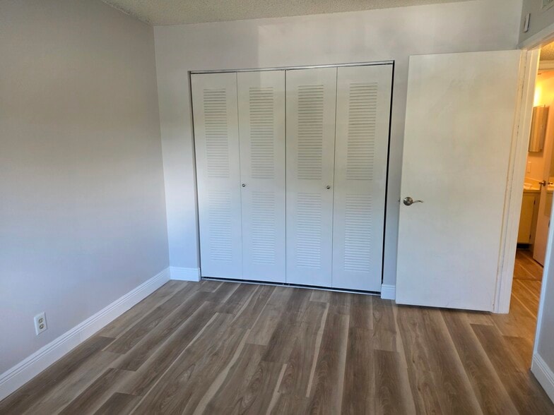 Guess closet - 2222 N Cypress Bend Dr