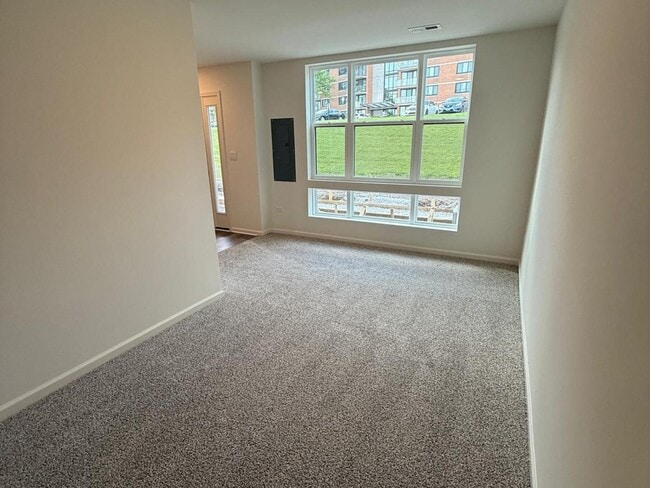 Building Photo - 347 Summit Cir