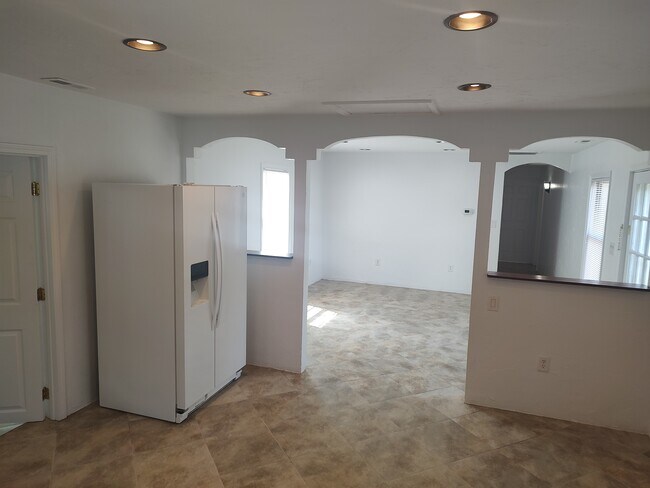 Kitchen - 4011 Bandy Rd