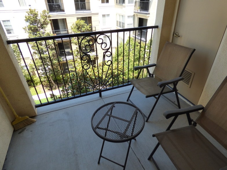 Building Photo - 2429 WATERMARKE Pl