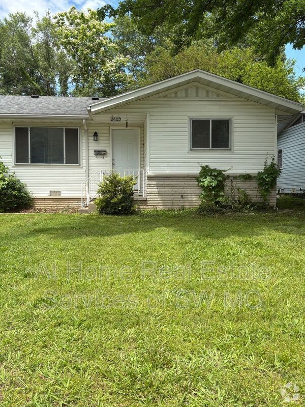 Building Photo - 2605 E Linwood St
