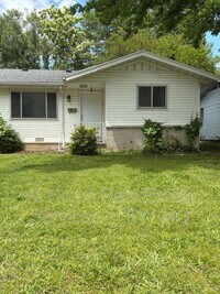 Building Photo - 2605 E Linwood St