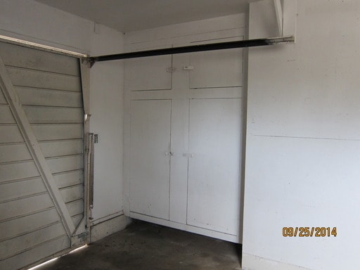 Building Photo - Spacious - lovely home in great location!