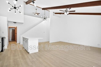 Building Photo - 2079 Ascot Dr