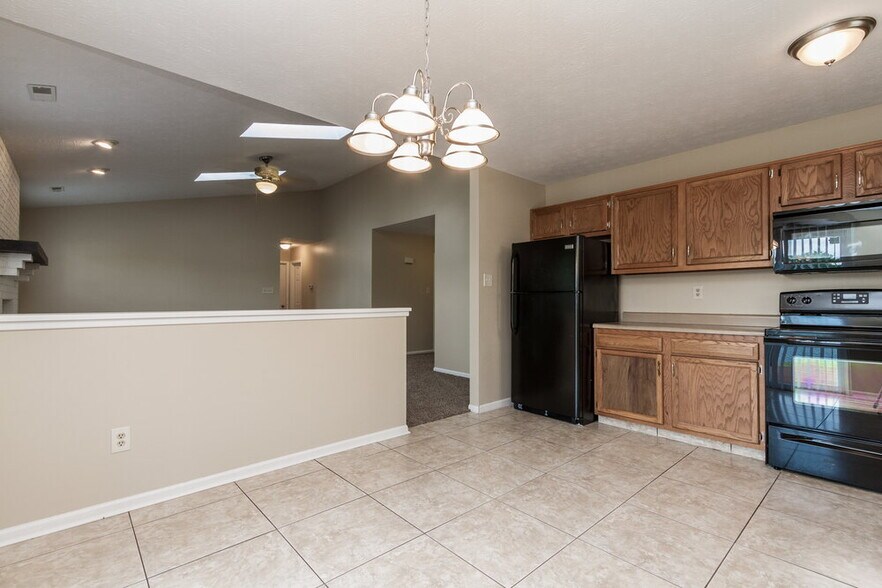 Building Photo - 6057 Sally Ann Cir