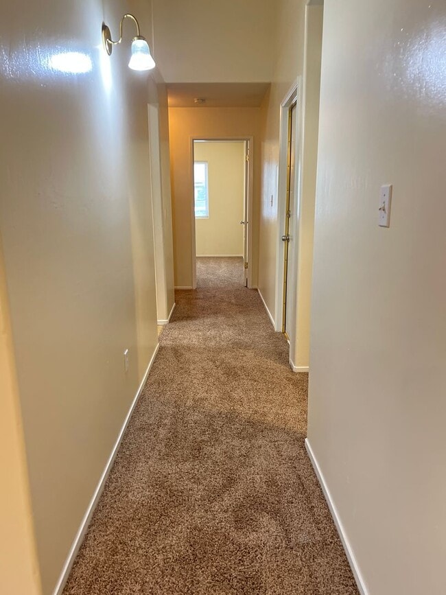 Building Photo - Southwest Bakersfield