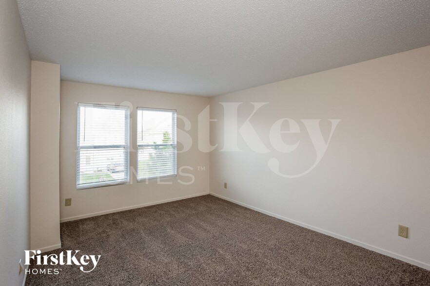 Building Photo - 15393 Border Dr