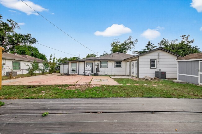 Building Photo - 5613 Dorothy Ann Dr