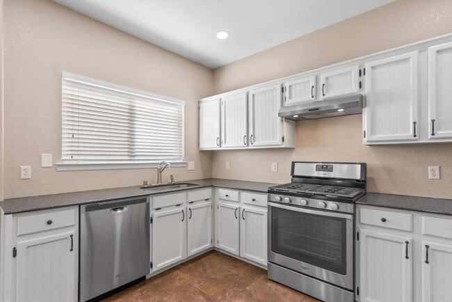 Building Photo - 1420 Desierto Rico Ave
