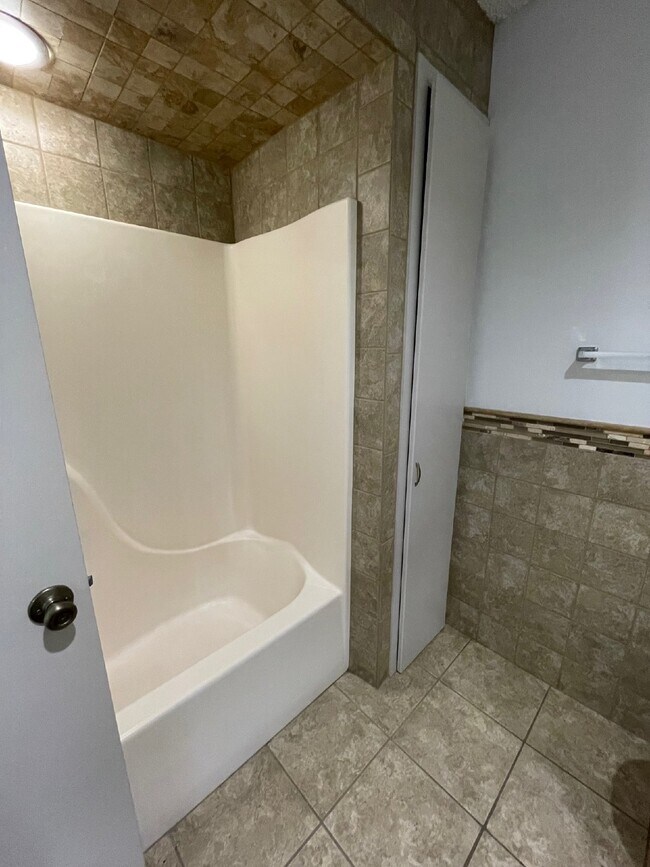 Building Photo - 1 bedroom, 1 bathroom lower level unit with River views.  Hurry! Limited-Time Special: NO APPLICA...