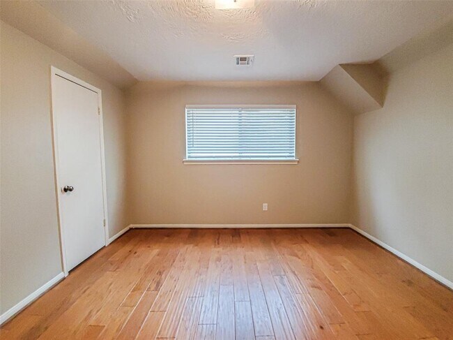 Building Photo - 28903 Twisted Oak Dr