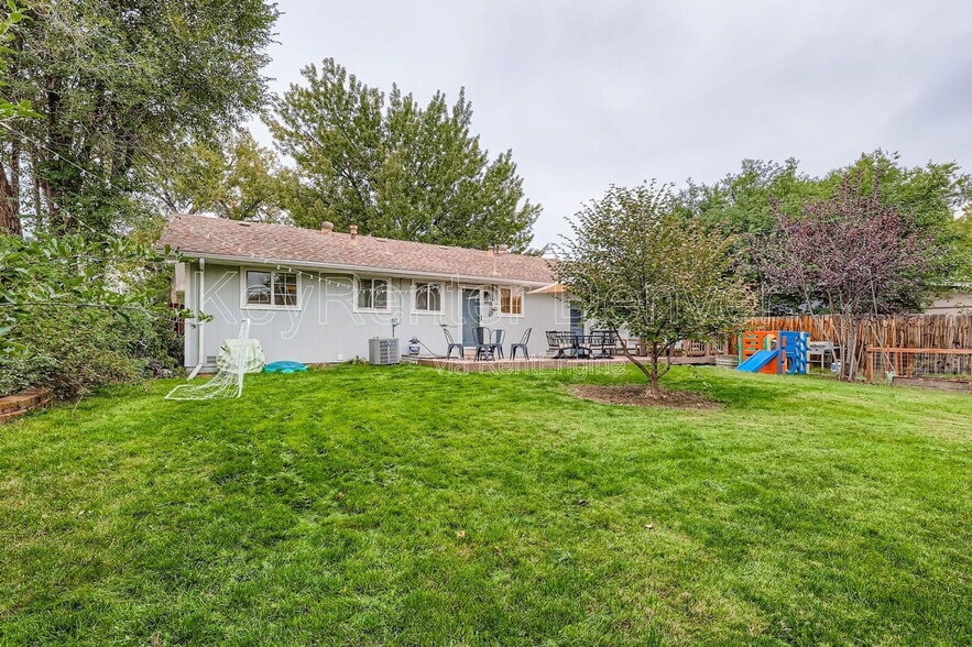 Building Photo - 5708 Johnson St