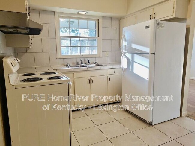Building Photo - 2037 Garden Springs Dr