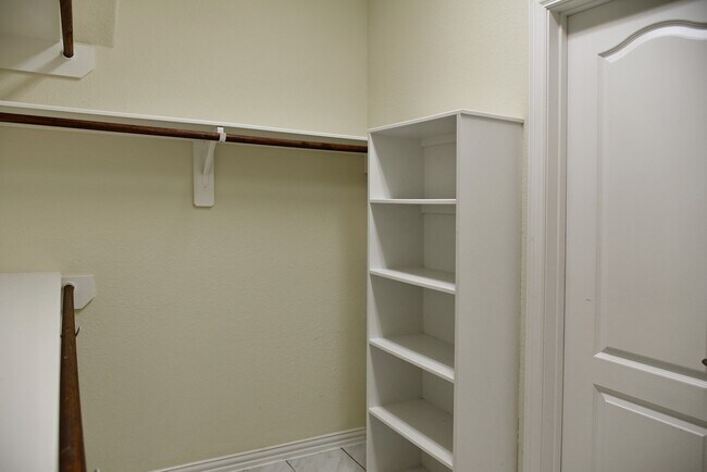 Building Photo - 2232 Ivy Wall Dr
