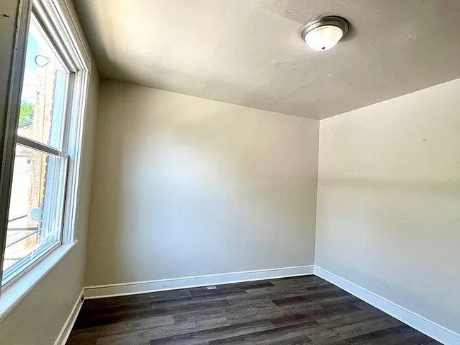 Building Photo - beautifully updated 3-bedroom, 1-bathroom townhouse