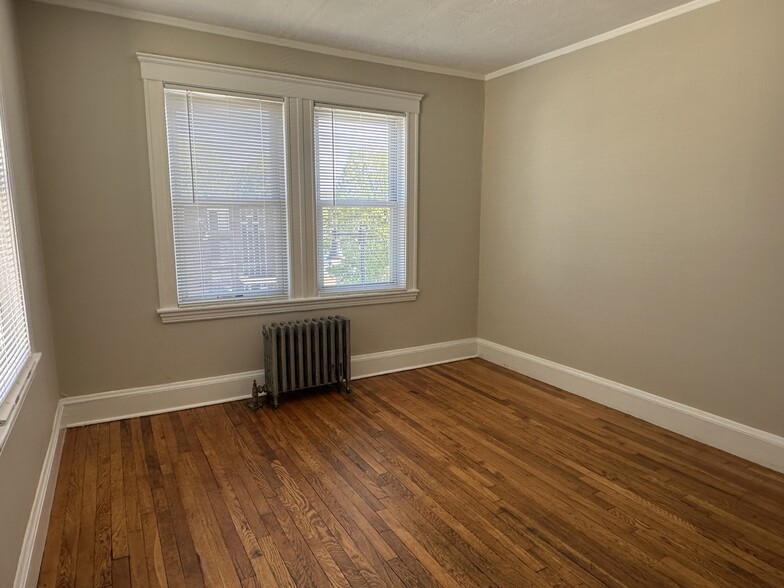Building Photo - 547 Hyde Park Ave