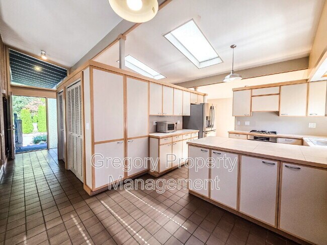 Building Photo - 11757 NE 143rd St