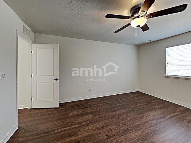 Building Photo - 3073 E Ionia Ct