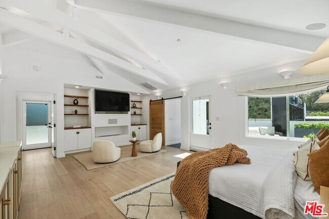 Building Photo - 8617 Higuera St