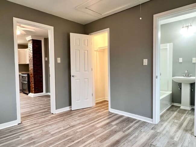 Building Photo - 3209 Chesham St