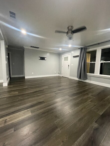 Building Photo - 3318 Truckee Way