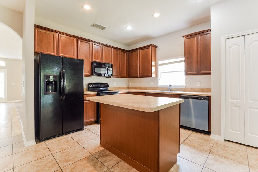 Building Photo - 416 Marathon Ln