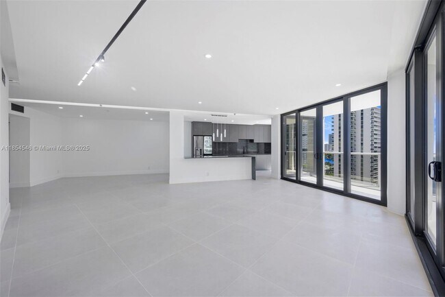Building Photo - 20281 E Country Club Dr