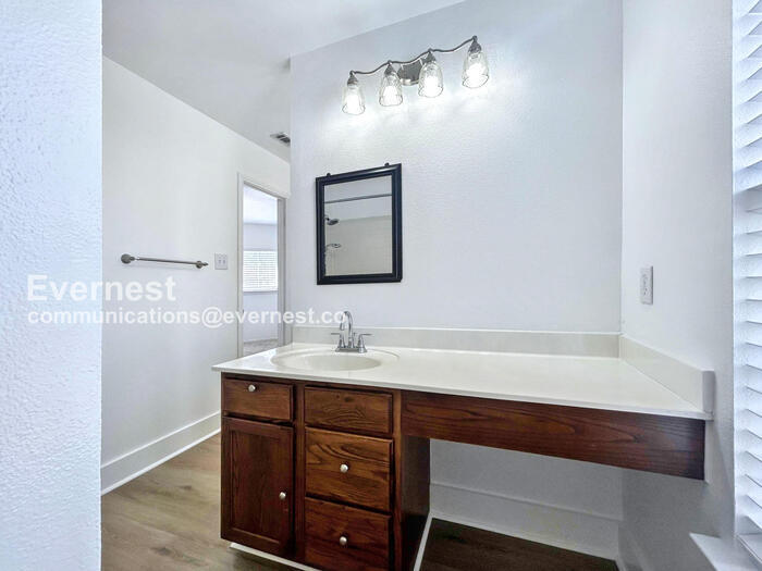 Building Photo - 1401 Balsam Way