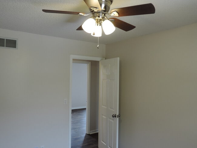 Building Photo - short term lease available