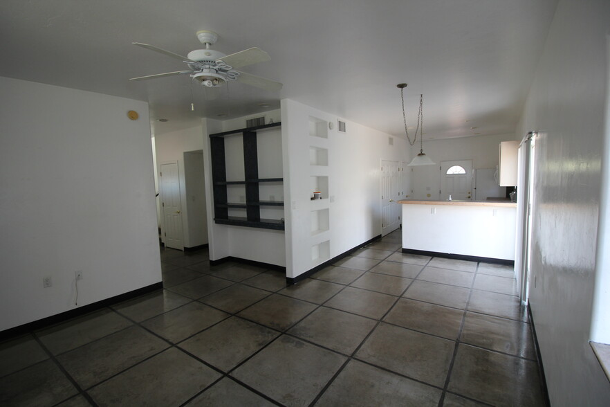 Building Photo - 914 E Hedrick Dr