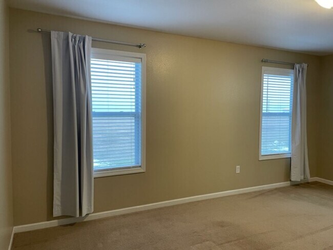 Building Photo - 4 Bedroom House Available August In Gilmore Farm