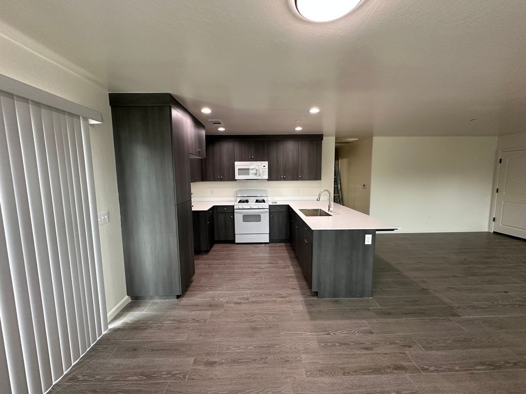 Building Photo - 650 S R St