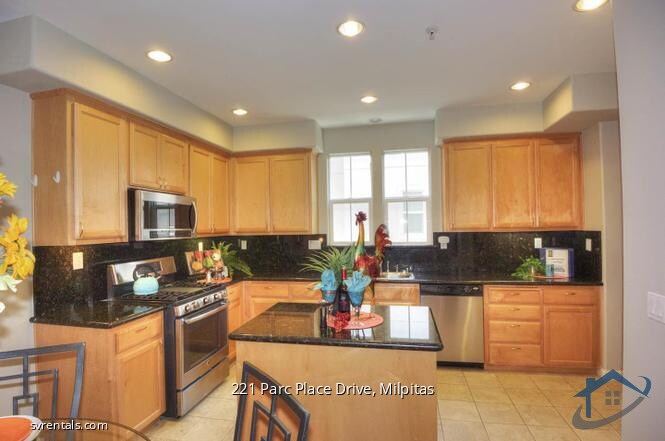 Building Photo - 221 Parc Place Dr