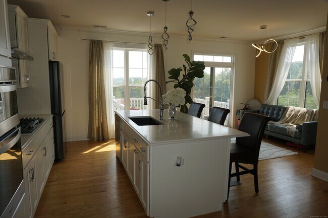 Building Photo - 127 Brentwood Cir