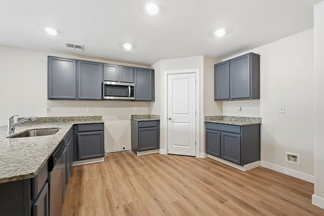 Building Photo - Amazing home in wonderful Ghost Hollow Ranch