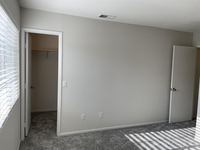 Building Photo - 1167 Innisfree Ct