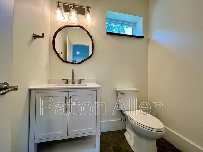 Building Photo - 21 Toxaway St