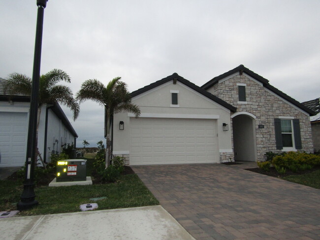 Building Photo - 245 Vistera Blvd