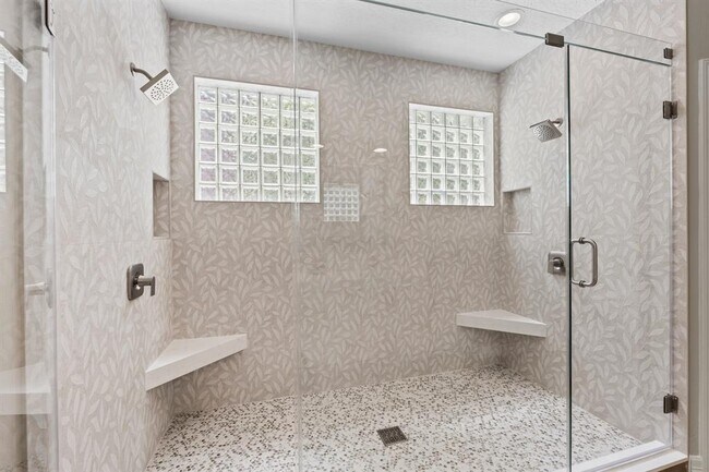 Building Photo - 6 Woodmere Pl