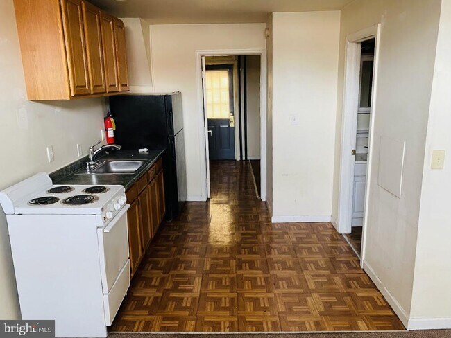 Building Photo - 372 E High St