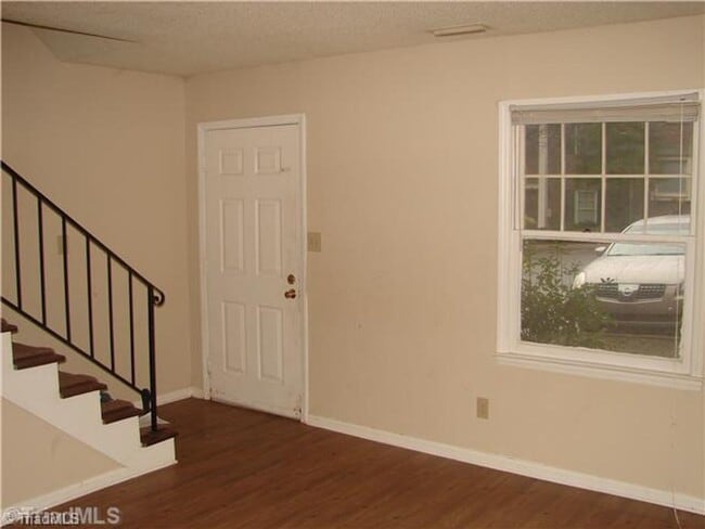 Building Photo - Move-In Ready 2BR/1.5BA End-Unit Townhouse...