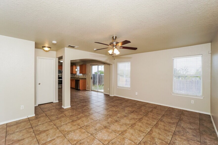 Building Photo - 8434 Adams Hill Dr