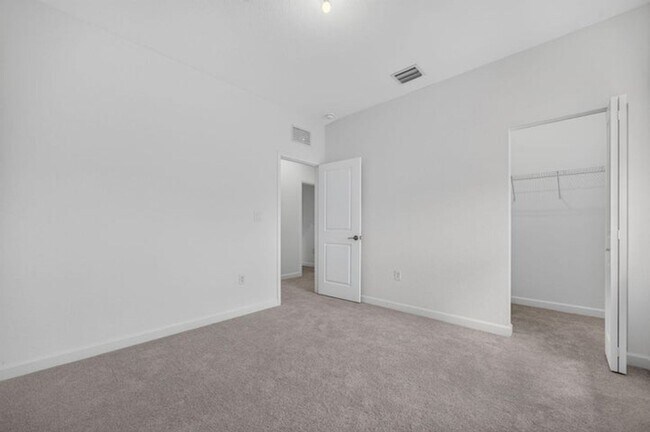 Building Photo - 2444 SE 29th Dr