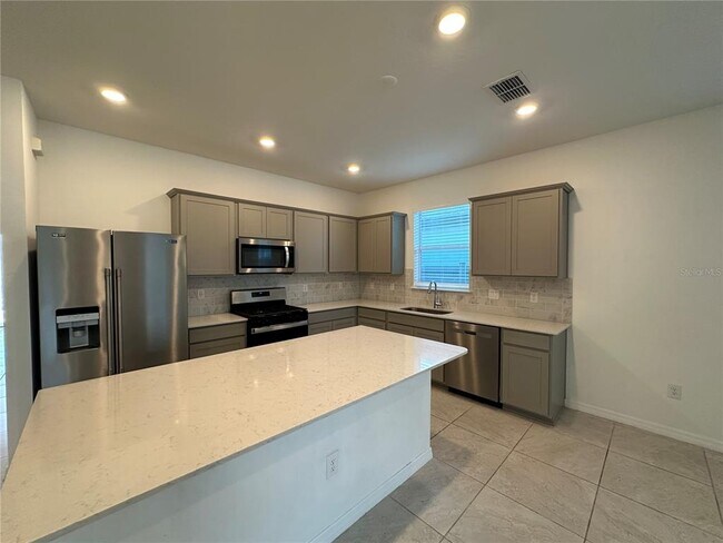 Building Photo - 6114 32nd St E