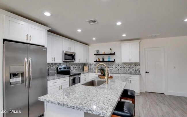 Building Photo - 578 N 42nd Dr