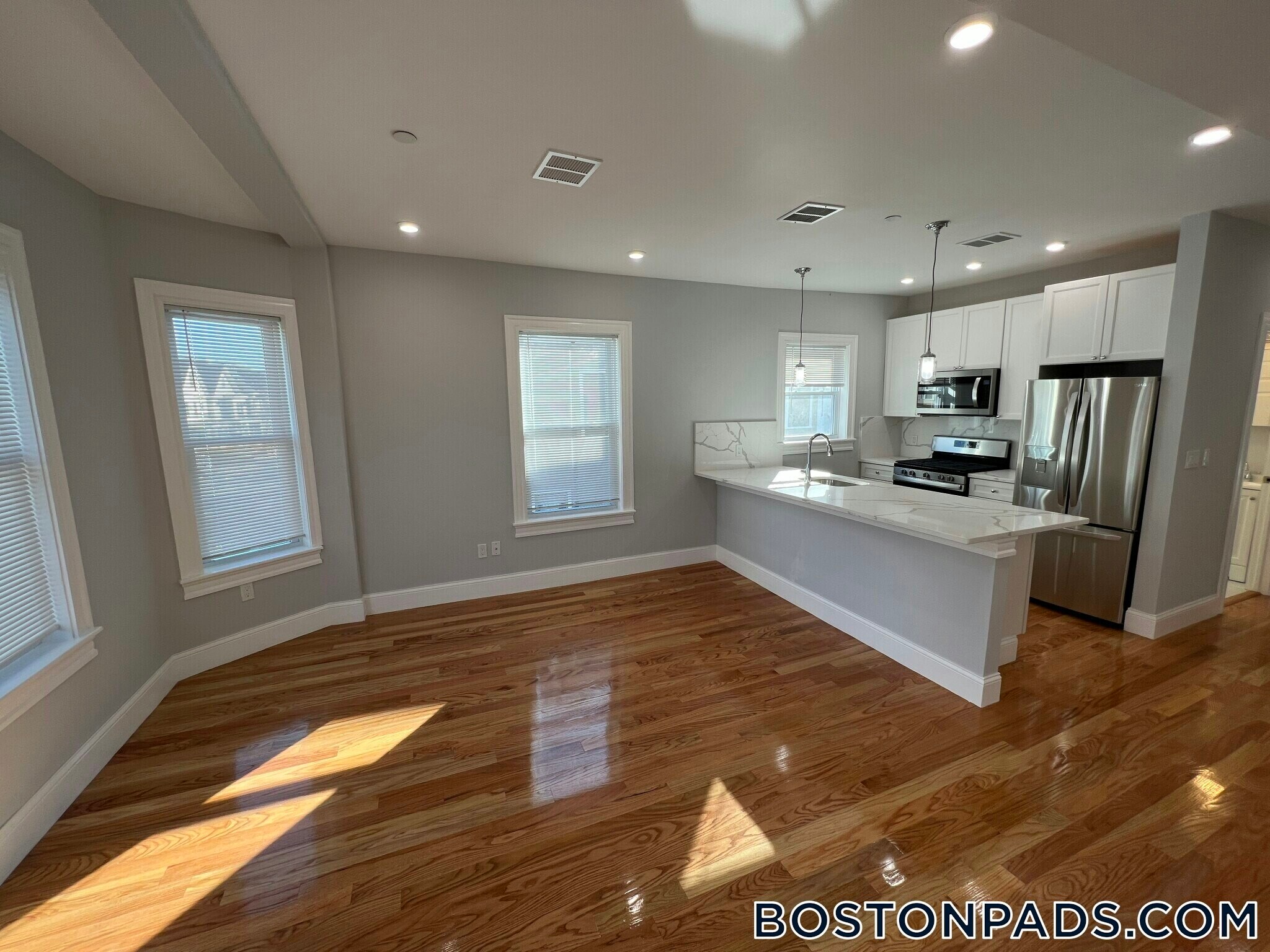 Building Photo - 29 Alpine St