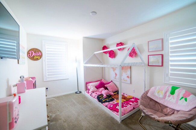 Building Photo - 5217 Clementine Ave.