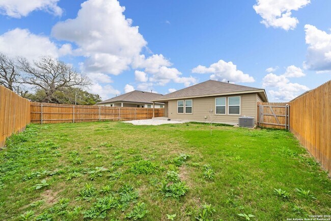 Building Photo - 1080 Amble Oak