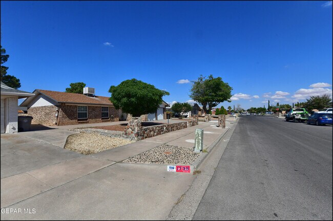 Building Photo - 1739 Russ Randall St